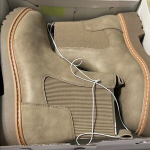 Dolce Vita Leigha Chelsea Boots in Dark Taupe